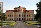 Photo  http://www.chateau-liblice.com/